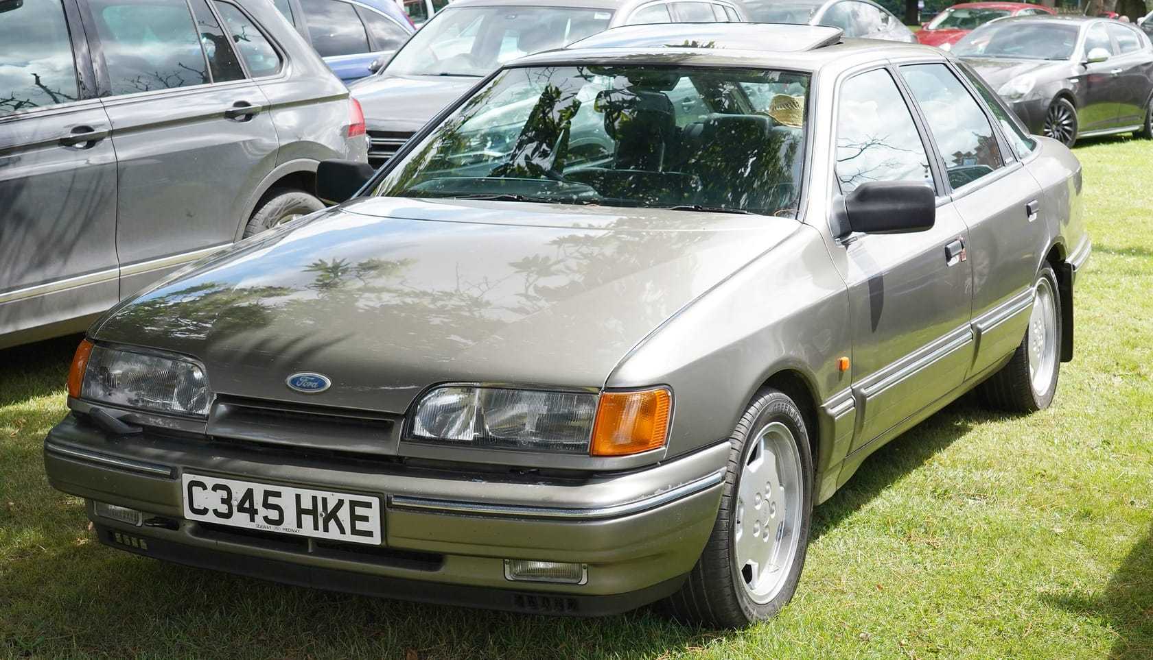 A champagne Ford Granada Scorpio 4x4, a 1986 C-registered car, front three-quarter view at a classic car show