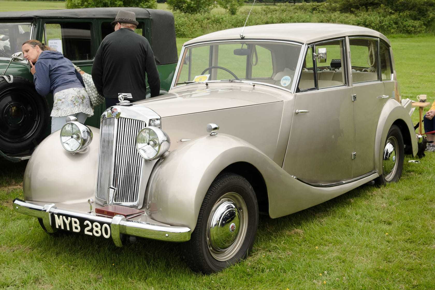 A cream 1950 Triumph Renown with UK registration MYB 280, front three-quarter view on show ground grass